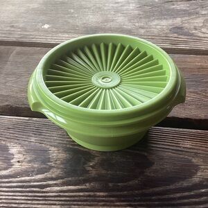 Tupperware Servalier Bowl in green - capacity 1.25 cups